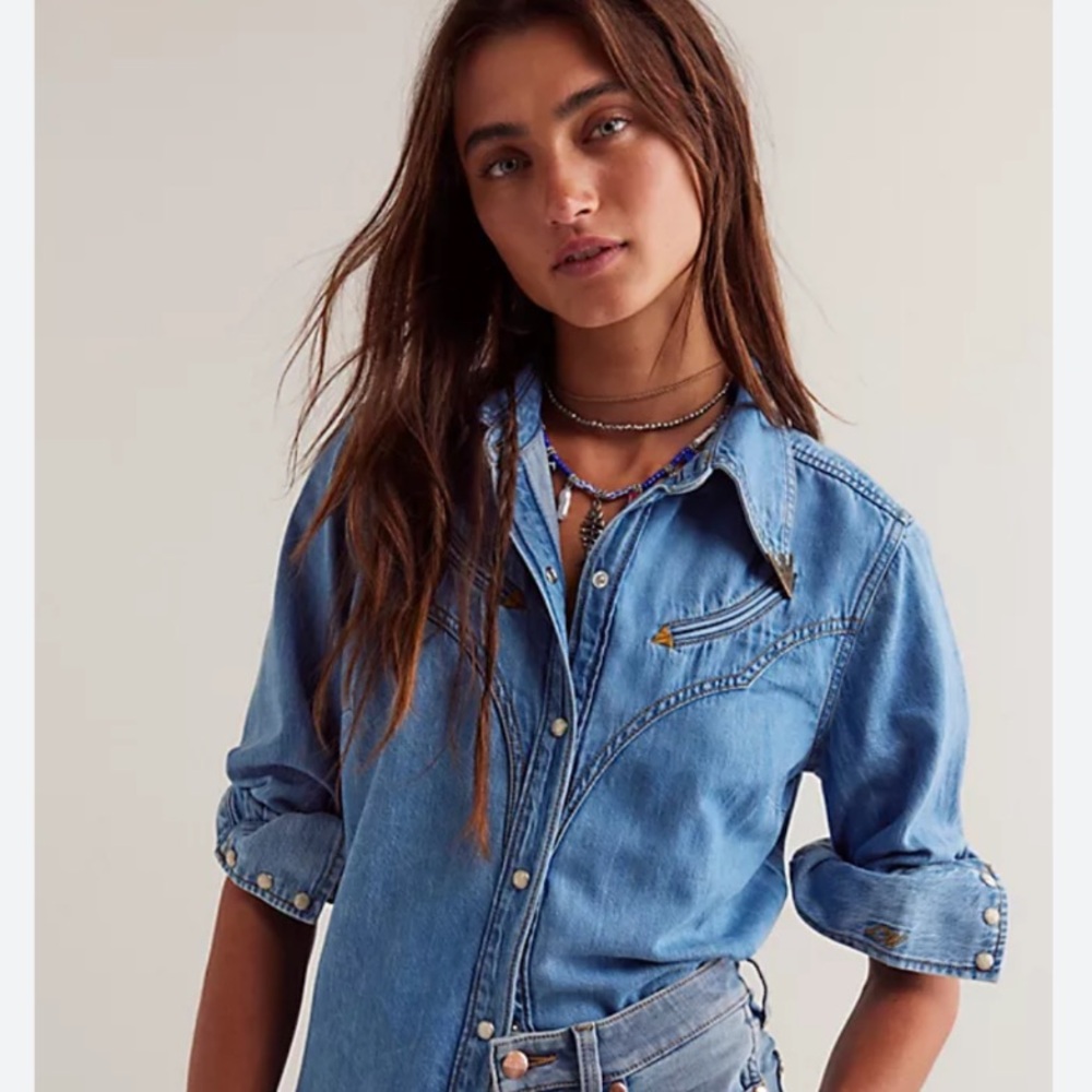Lainey Wilson X Wrangler Denim Western Shirt - Picture 3 of 11